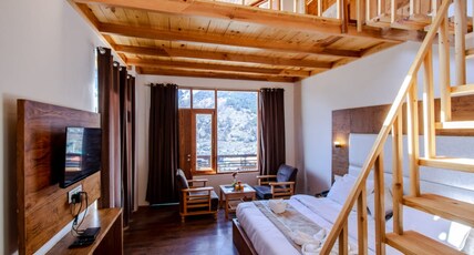Valley Vista Room Type - Family Room with Balcony