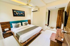 Address of Hotel Pelican Lake