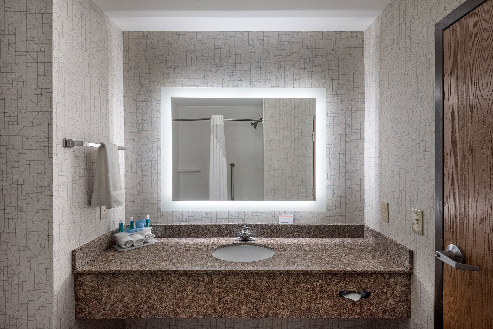 Holiday Inn Express & Suites GRENADA - Tap to explore photos