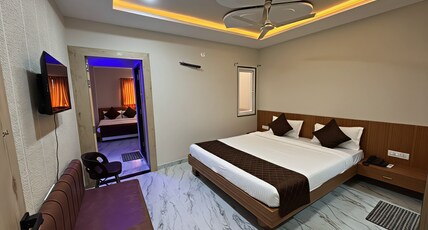 HOTEL LOTO CENTRAL UJJAIN RAILWAY STATION Room Type - Family Deluxe AC