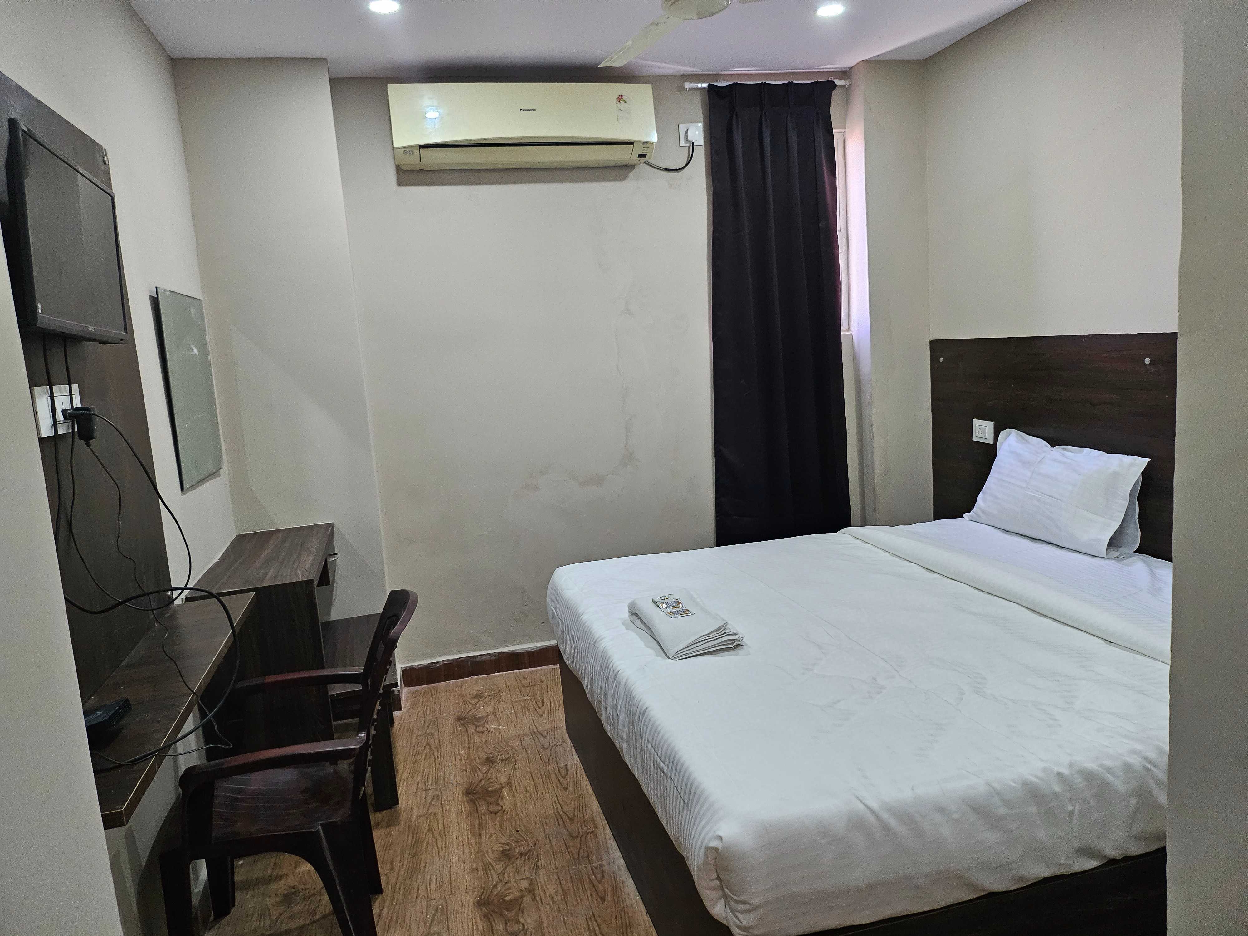 Super Collection O PNR COMFORT KHAIRATABAD - Tap to explore photos