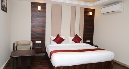 Magic Tree Hotel @ Karol Bagh Market Room Type - DELUXE ROOM