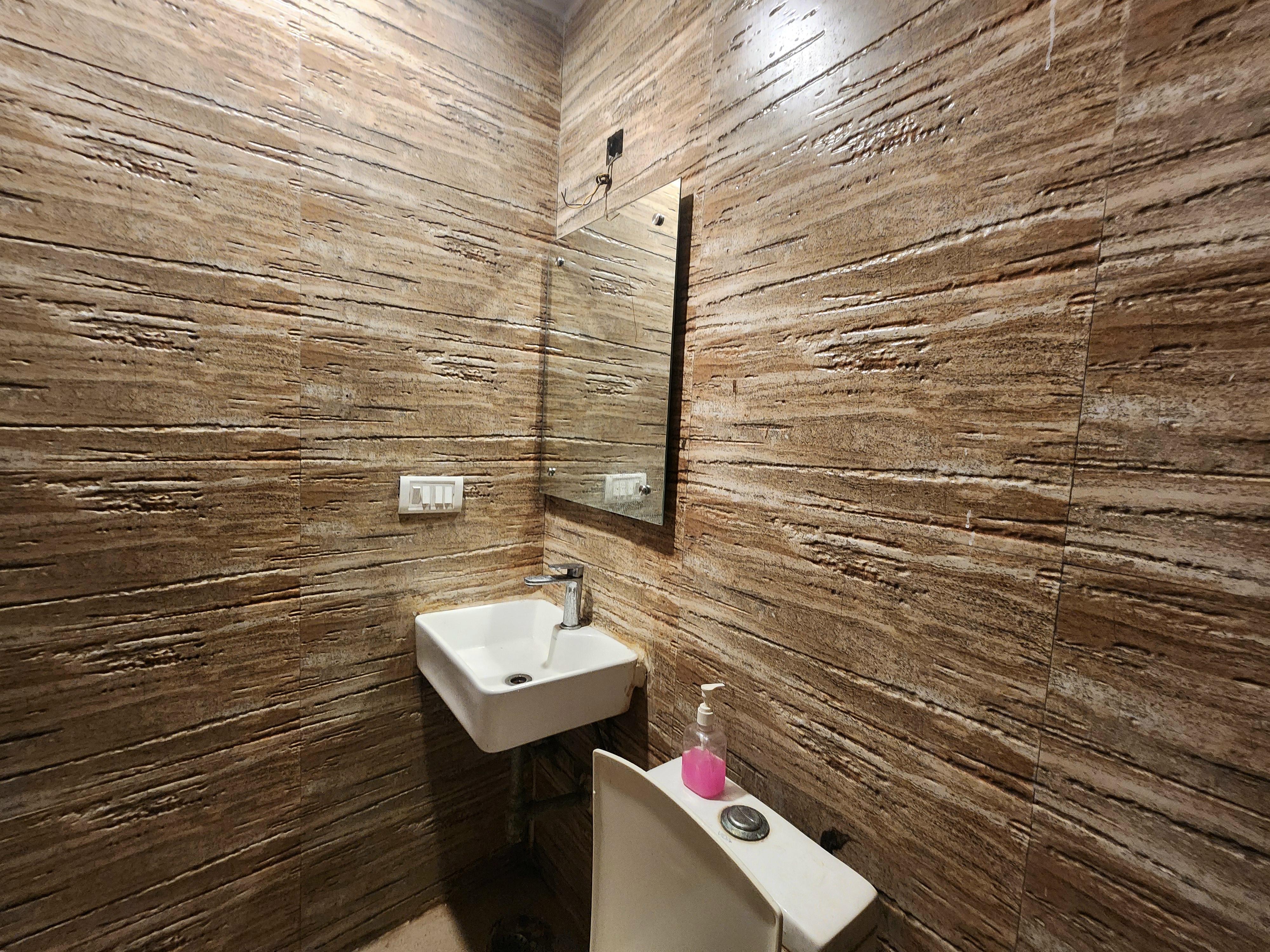 Oly Hotel Ruhaan Near New Delhi Railway St. - Tap to explore photos