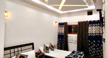 Shri Ji Divine Homestay Room Type - Dulex Four Bedroom Ac Attached washroom