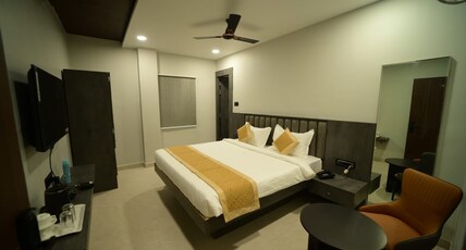 VINAYAK BUSINESS CLASS HOTEL Room Type - SUPER DELUXE ROOM