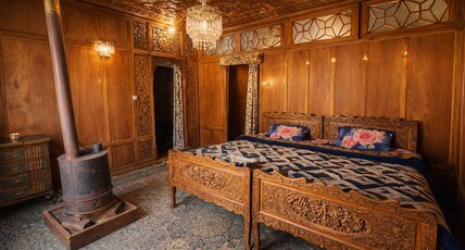 HB NAVRATTAN Room Type - Room in a houseboat