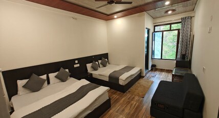 Stays By Bajrangi -Pandukeshwar Room Type - Deluxe Quad Bedroom