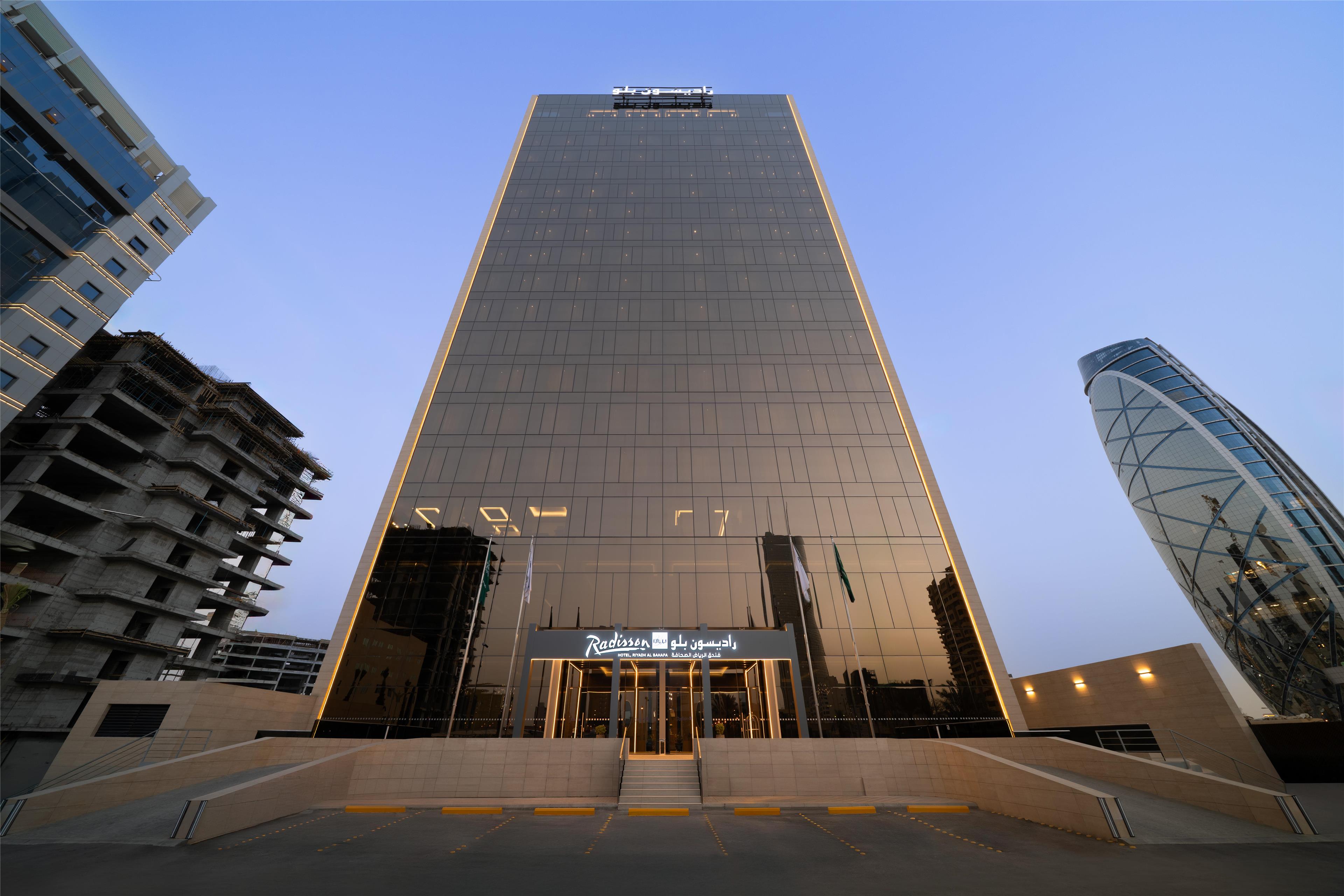 Radisson Blu Hotel, Riyadh Al Sahafa - Tap to explore photos