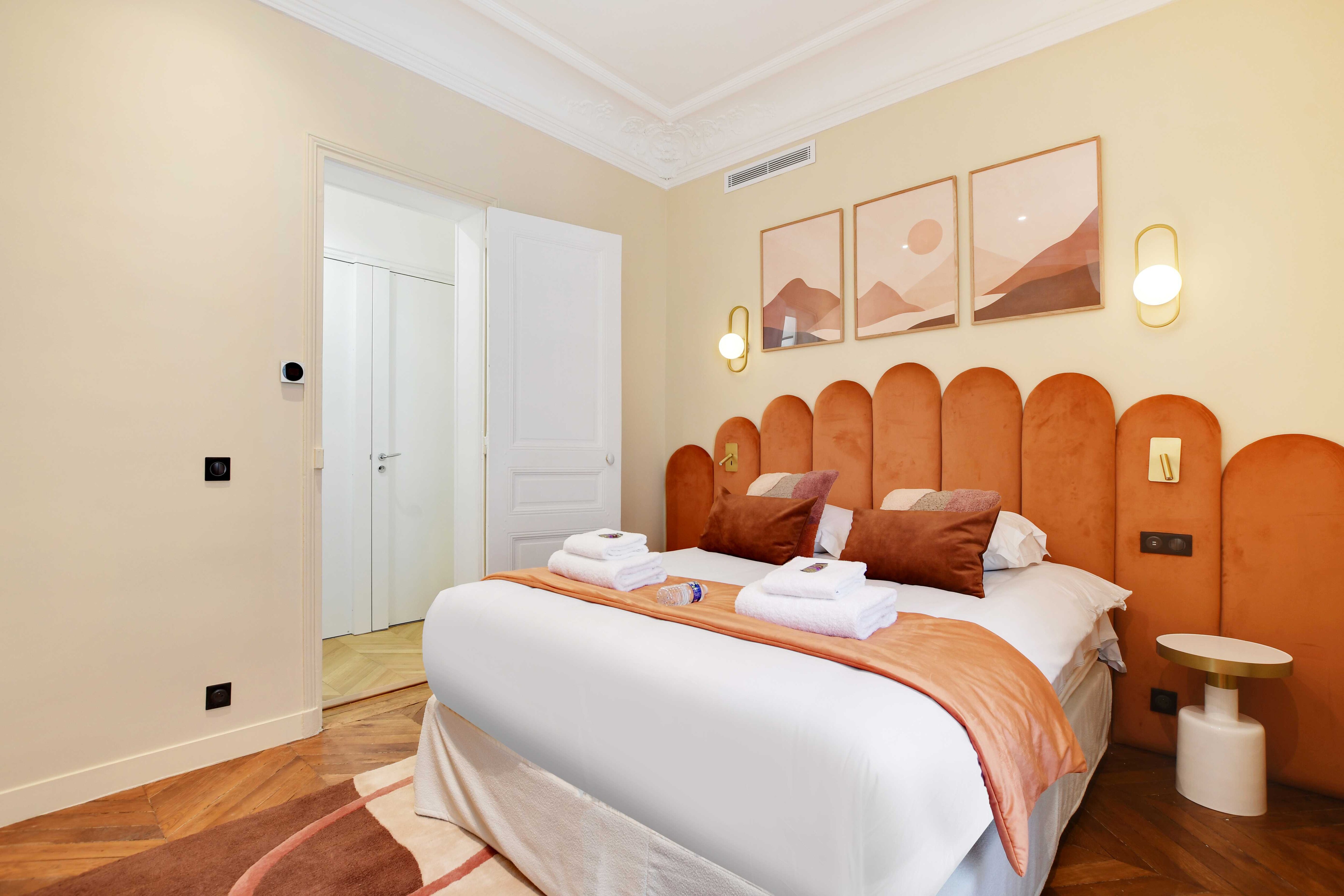 Chic Apartment - 1BR/4P - Facing the Louvre - Tap to explore photos