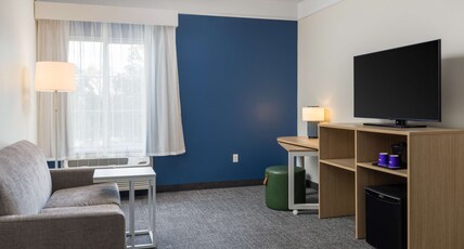 Spark by Hilton Houston West Clay Road Room Type - 1 KING SUITE