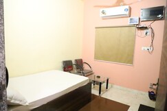 Hotel Rajmahal (70 kms from Sawai Madhopur)
