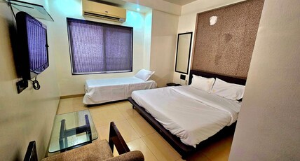 Hotel Royal Kourt Room Type - Deluxe Room with Queen Bed