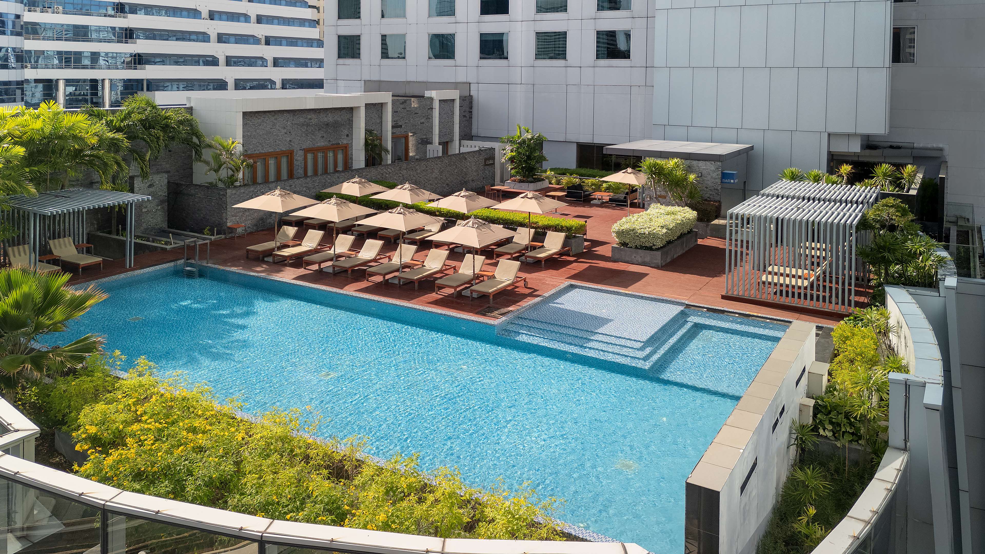 Radisson Blu Plaza Bangkok - Tap to explore photos
