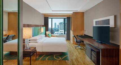 Renaissance Bangkok Ratchaprasong Hotel Room Type - Renaissance Suite, 1 King, Club lounge access, 1 Bedroom Suite, 1 King
