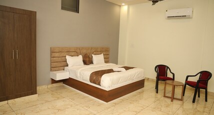 HOTEL CROWN ROYAL Room Type - ROYAL ROOM