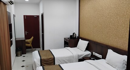EMPEROR Room Type - Deluxe Twin Bed