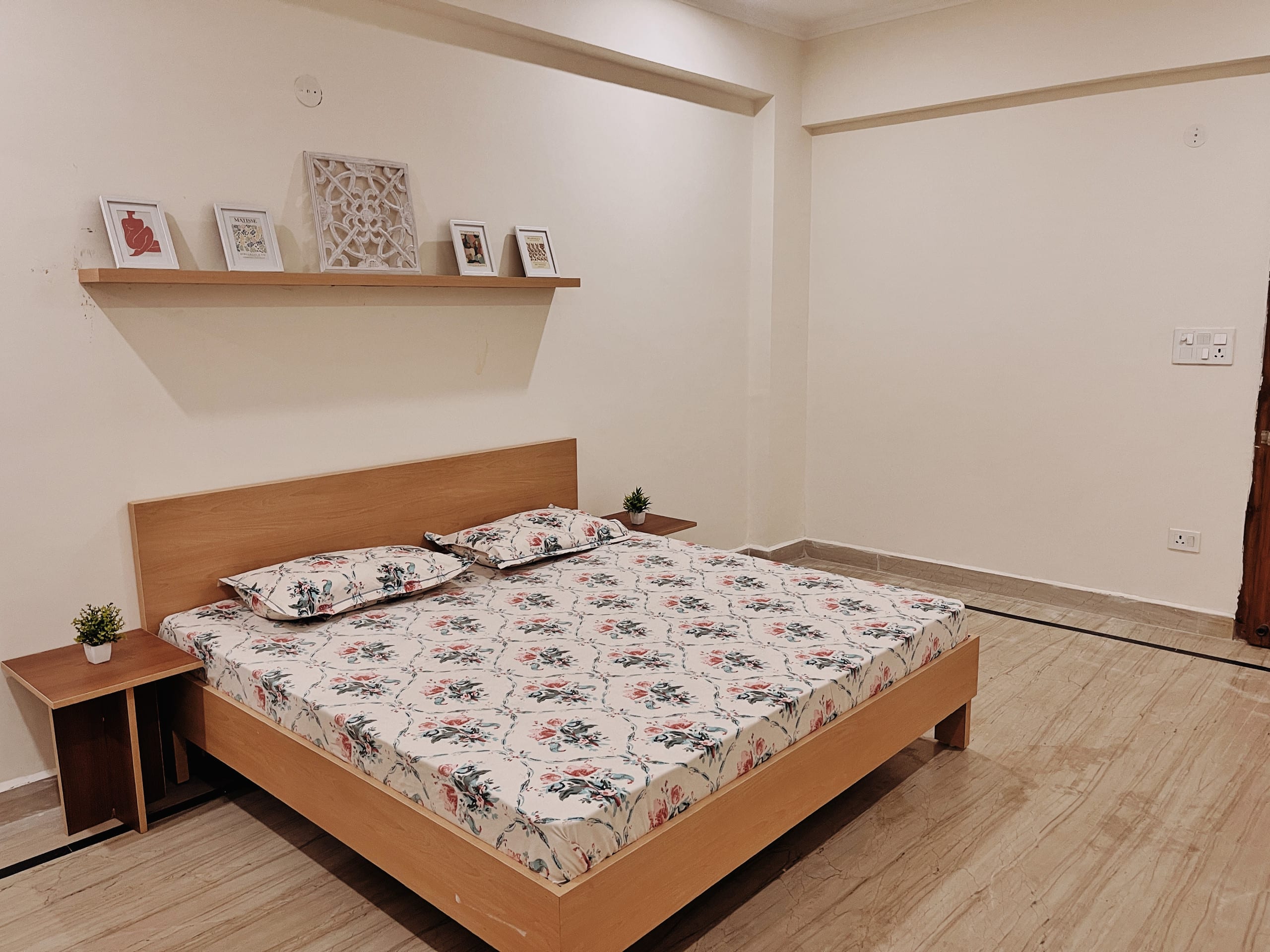 Most Spacious Boho Styled 1BHK near Medanta Hospital - Tap to explore photos