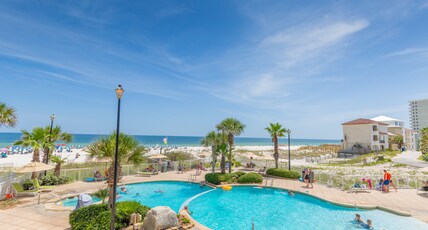 Holiday Inn Express ORANGE BEACH-ON THE BEACH Room Type - 2 Queen Standard Ocean Front