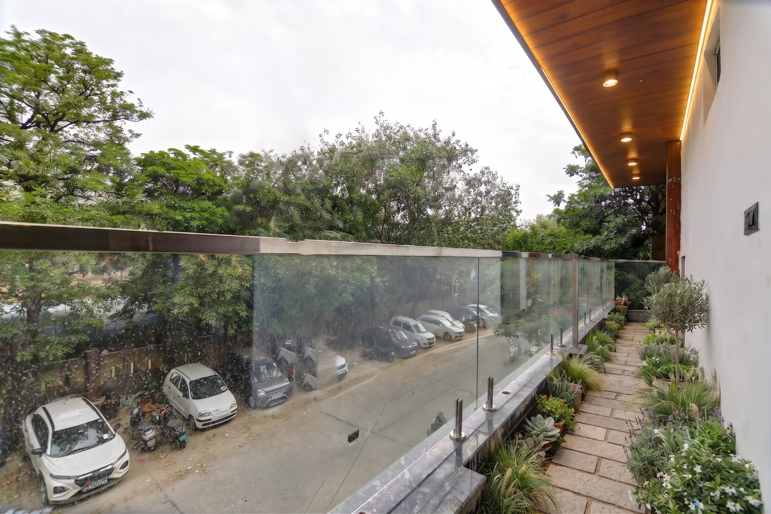 Golden Key Rohini Near Rohini Sec 18-19 Metro - Tap to explore photos