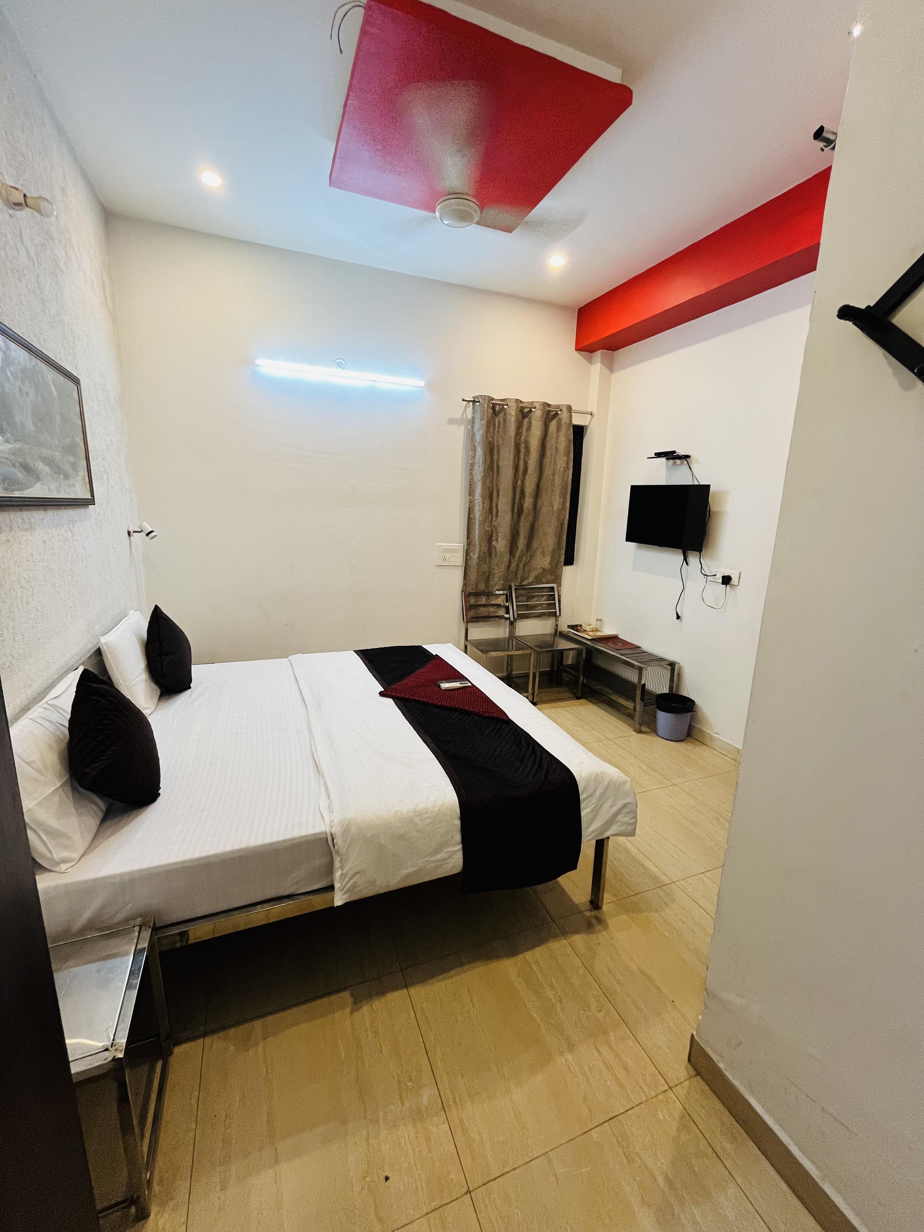 Luxury Taj Home Stay - Tap to explore photos
