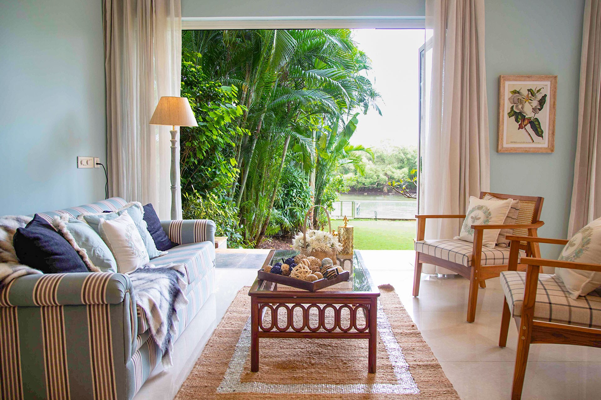 LohonoStays Villa Supan 6 Bedroom - Tap to explore photos