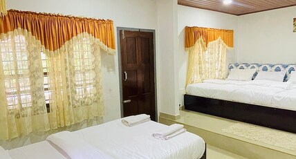 Vintage Farm House and Treehouse Room Type - Family Room with attached washroom