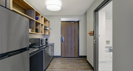 Candlewood Suites Kingston West, an IHG hotel Room Type - 2 Queen Studio Suite Mobility Accessible Tub