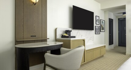 Hilton Orlando Room Type - 1 KING BED ACC RI SHOWER
