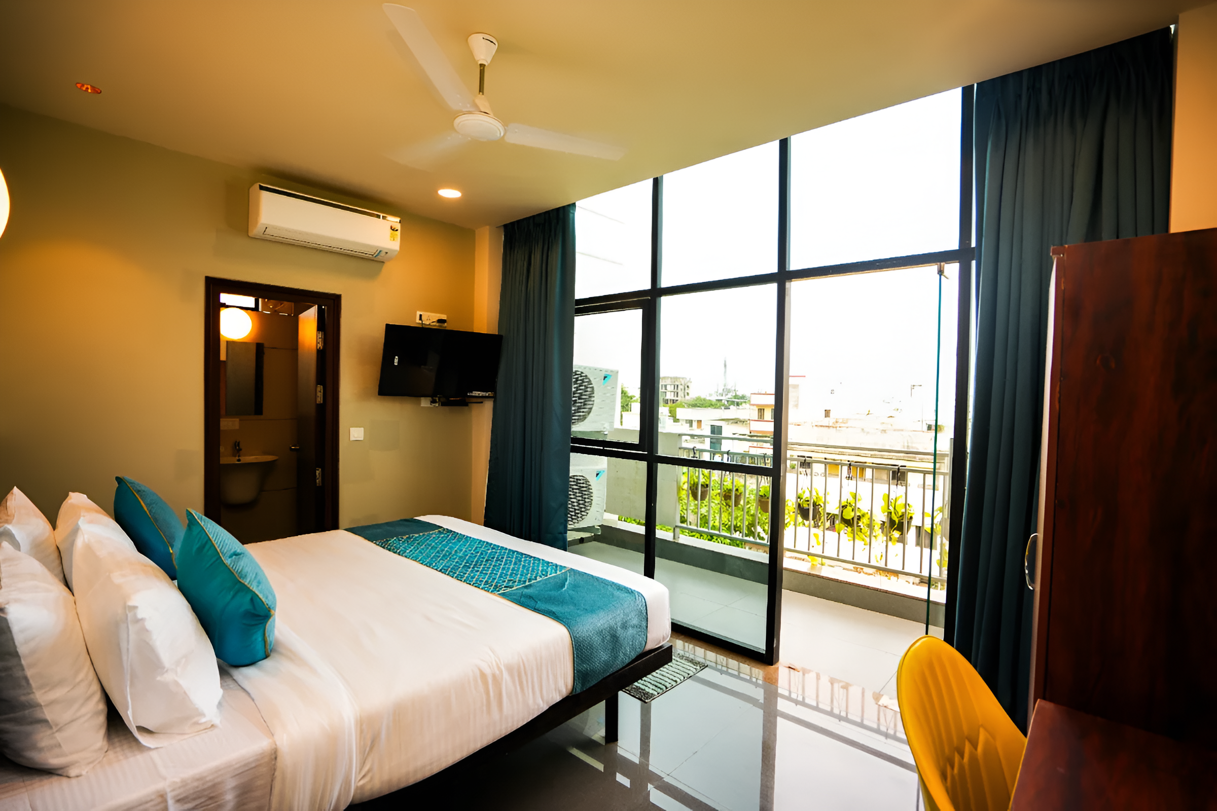 SwagStay Hotel Riviera Grand Room Type - Super Deluxe Room With Balcony SwagStay Hotel Riviera Grand Room Type - Super Deluxe Room With Balcony