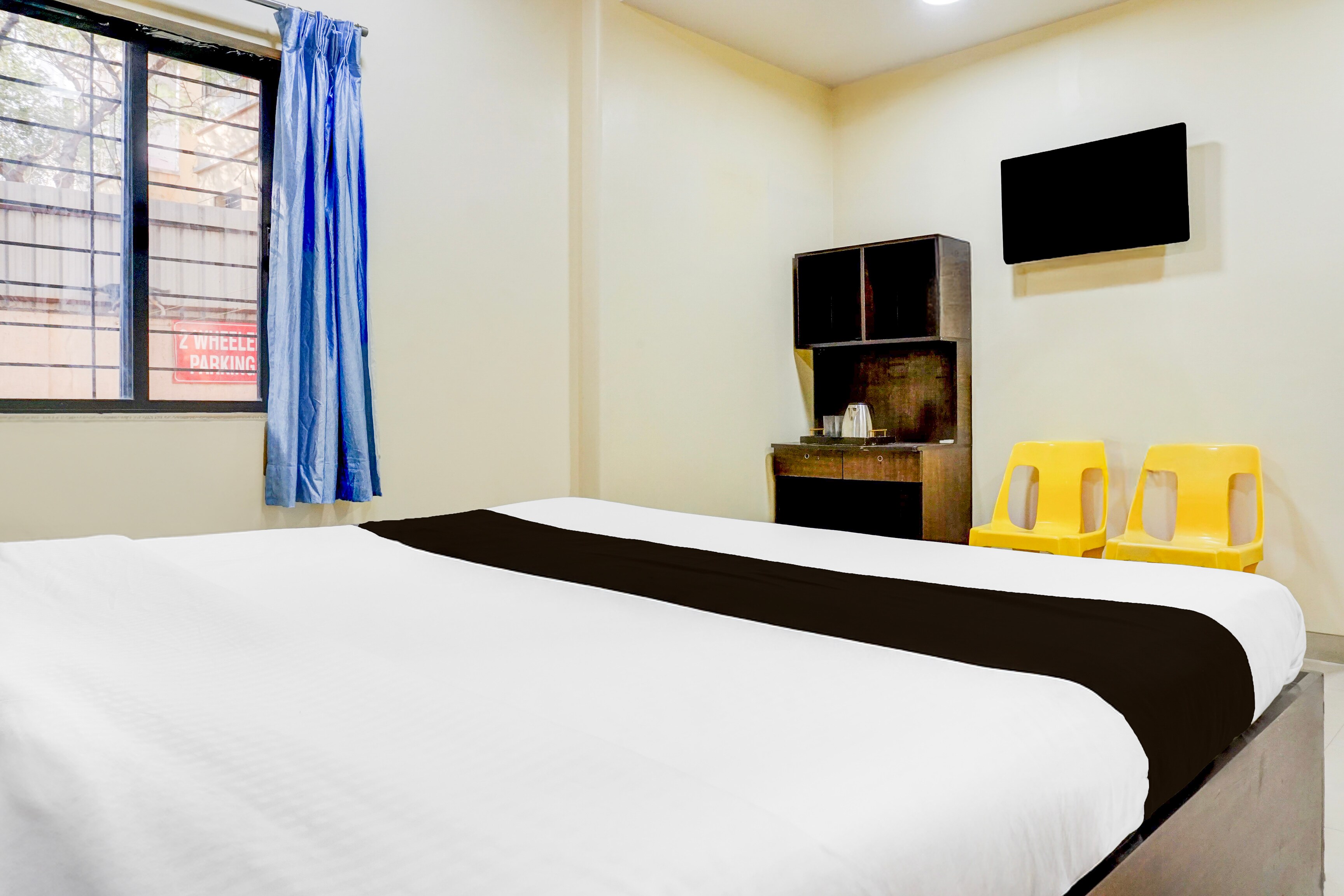 Collection O Central Viman Nagar - Tap to explore photos