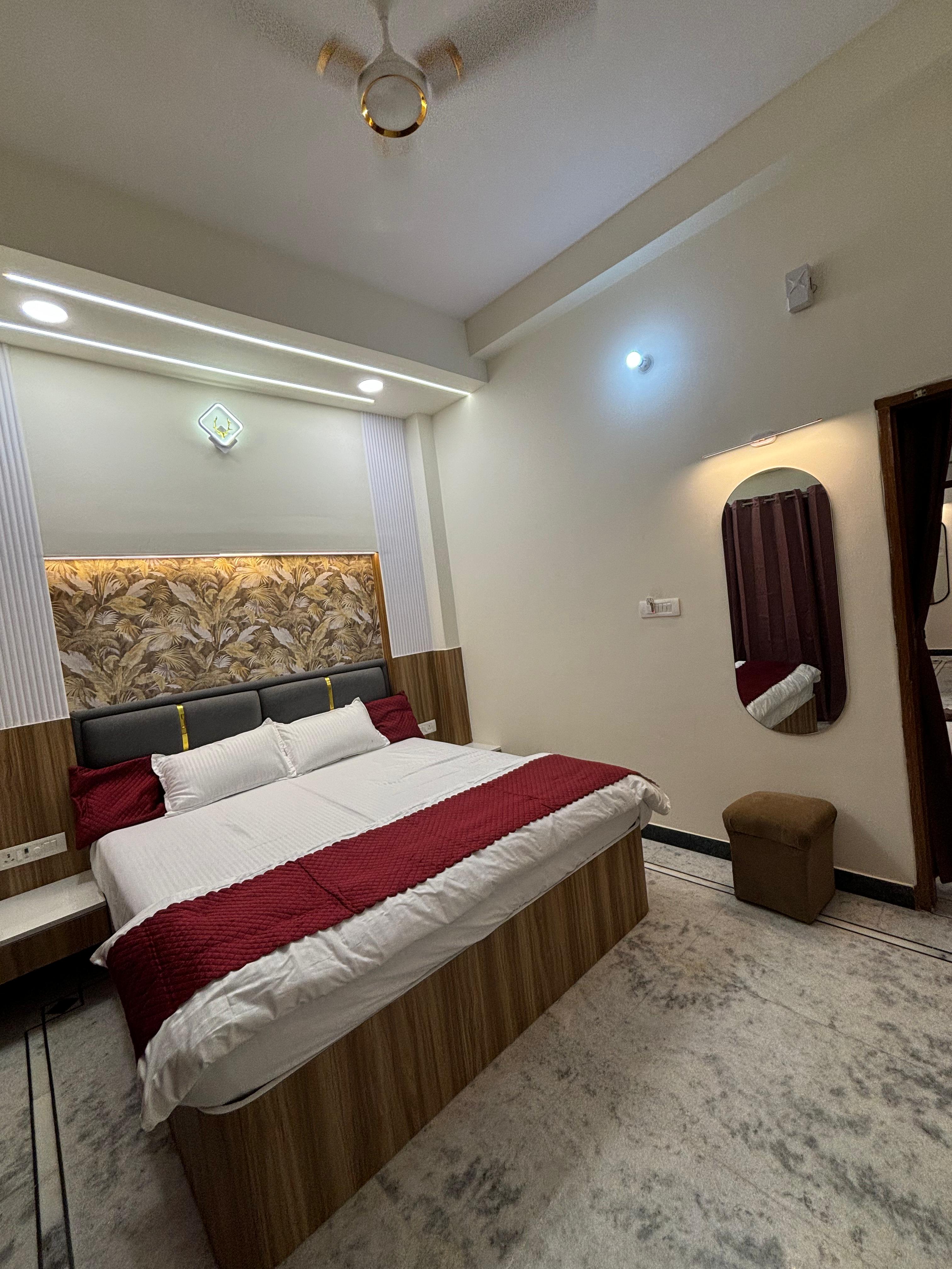 Raghav Vilas - Luxury Group Stay Near Kashi Temple - Tap to explore photos