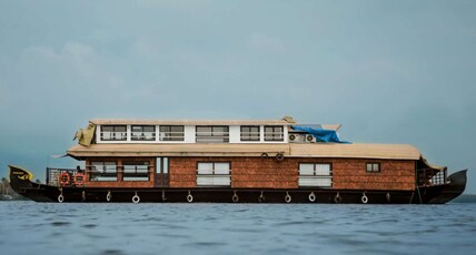 Canal Cruise Houseboat Room Type - Deluxe Room AC from 9pm to 6am in Sharing houseboat Canal Cruise Houseboat Room Type - Deluxe Room AC from 9pm to 6am in Sharing houseboat