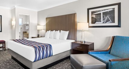 Best Western Garden Inn Room Type - 1 King Bed, Non-Smoking, Microwave, Refrigerator, High Speed Internet Access Best Western Garden Inn Room Type - 1 King Bed, Non-Smoking, Microwave, Refrigerator, High Speed Internet Access
