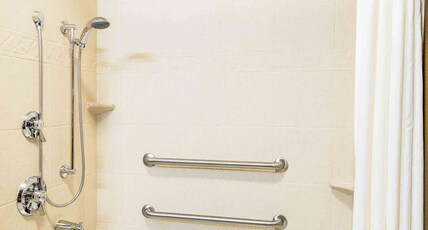 Hampton Inn & Suites by Hilton Pinedale Room Type - 1KNG MOB HEAR ACC TUB NS