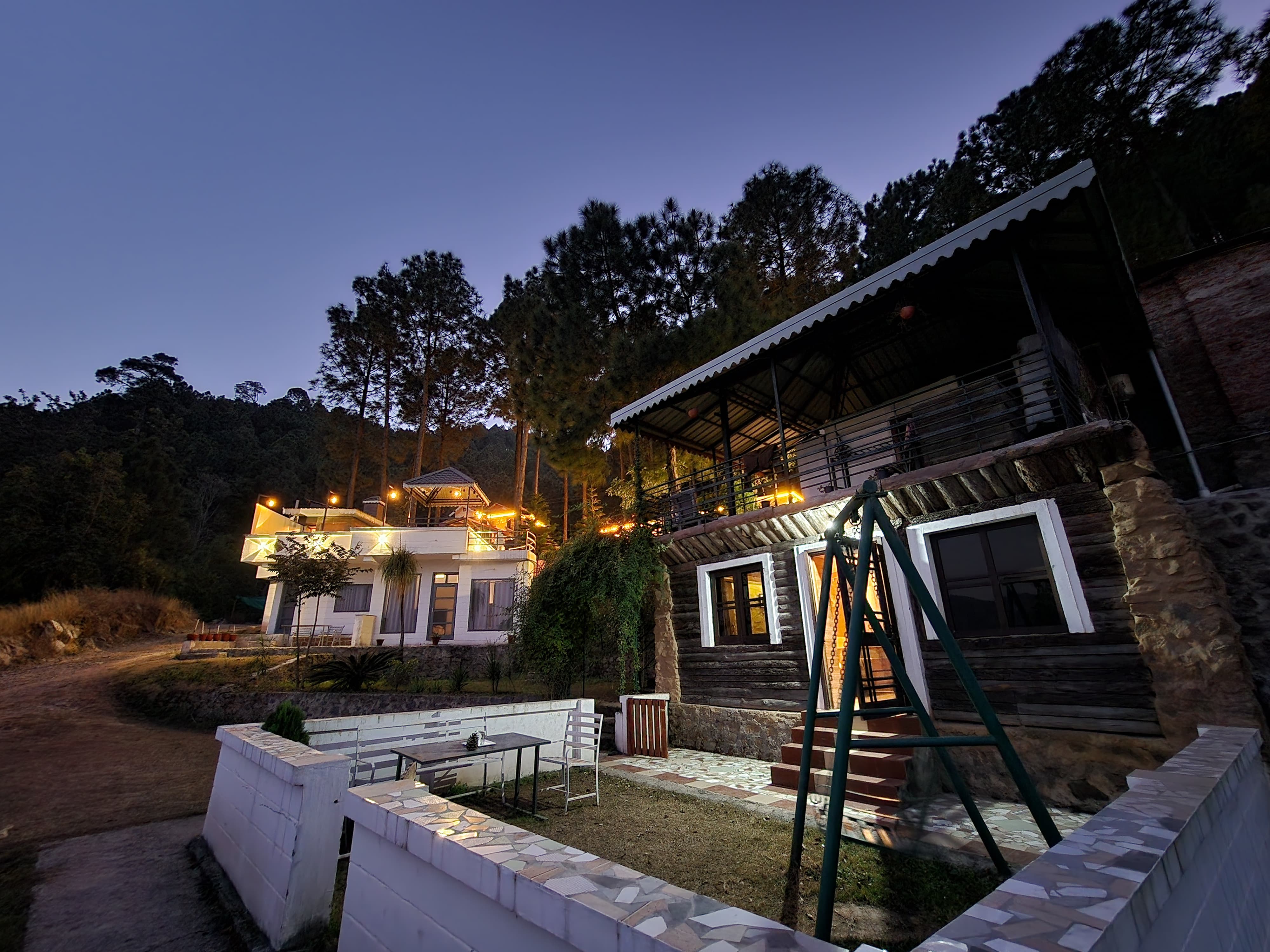 Pine Valley Resort | Rooms & Restaurant - Tap to explore photos