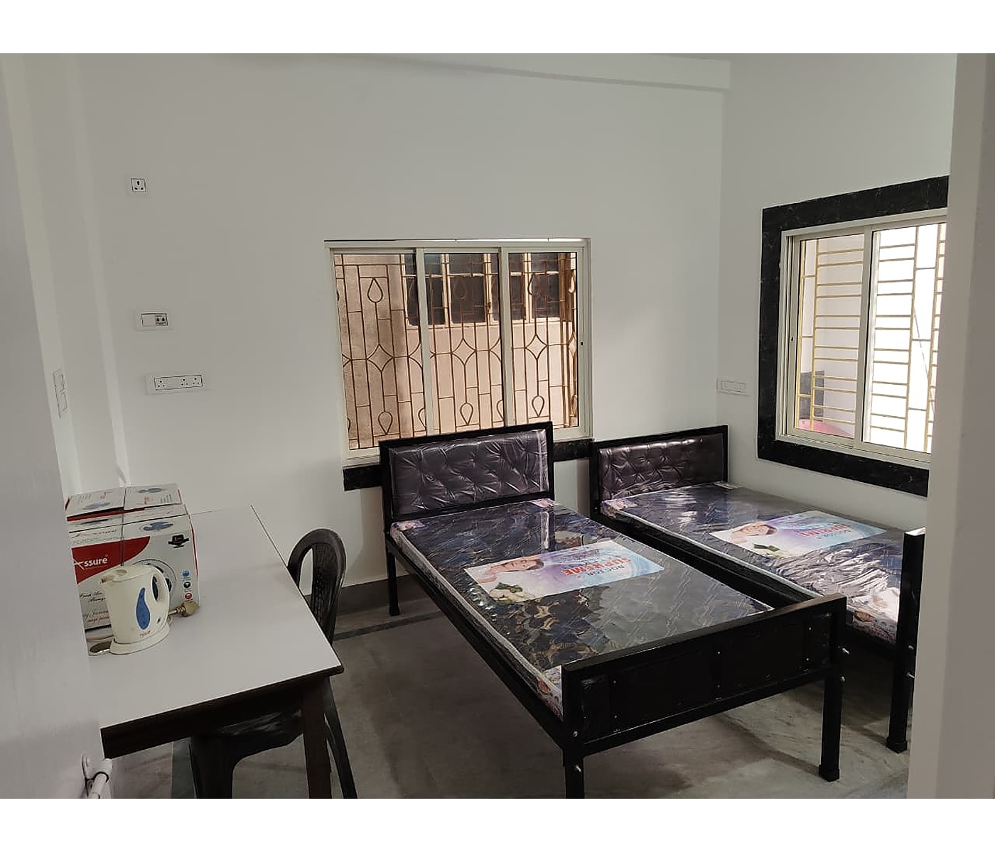 UrbanHostel in Chinar Park - Kolkata - Tap to explore photos