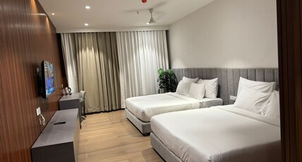 Assembly By The Democracy Room Type - Luxury Family Room with pool