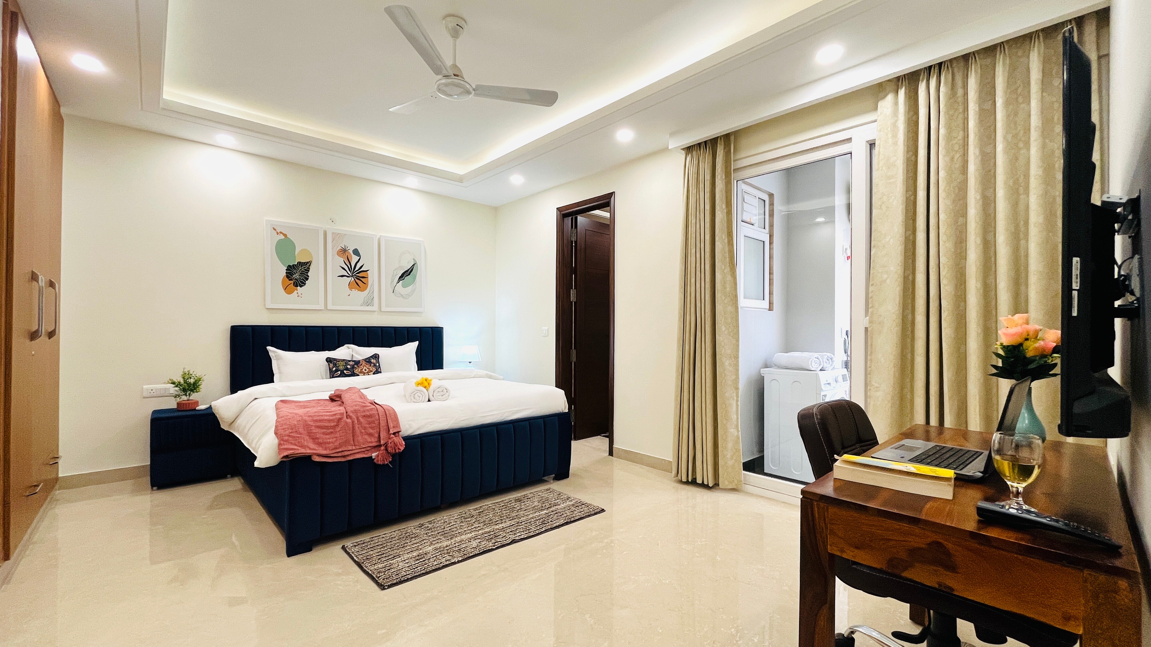 BluO 4BHK Saket Max Lift Balcony Parking - Tap to explore photos