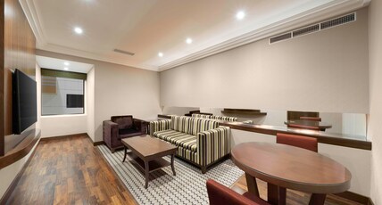 Radisson Blu Hotel and Convention Centre, Riyadh Minhal Room Type - Junior Suite