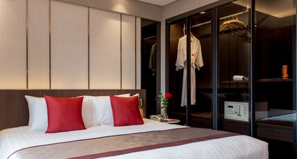Ramada Plaza by Wyndham Bangkok Menam Riverside Room Type - 1 King Bed Premier River View Suite.