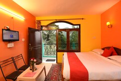 Hotel Green Leaf (500m from Mall Road)