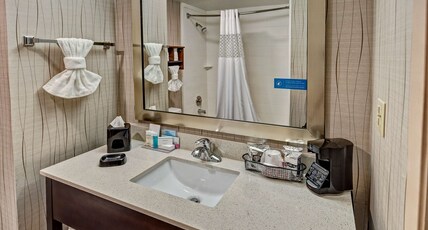 Hampton Inn Houston Baytown Room Type - 1 KING BED NONSMOKING
