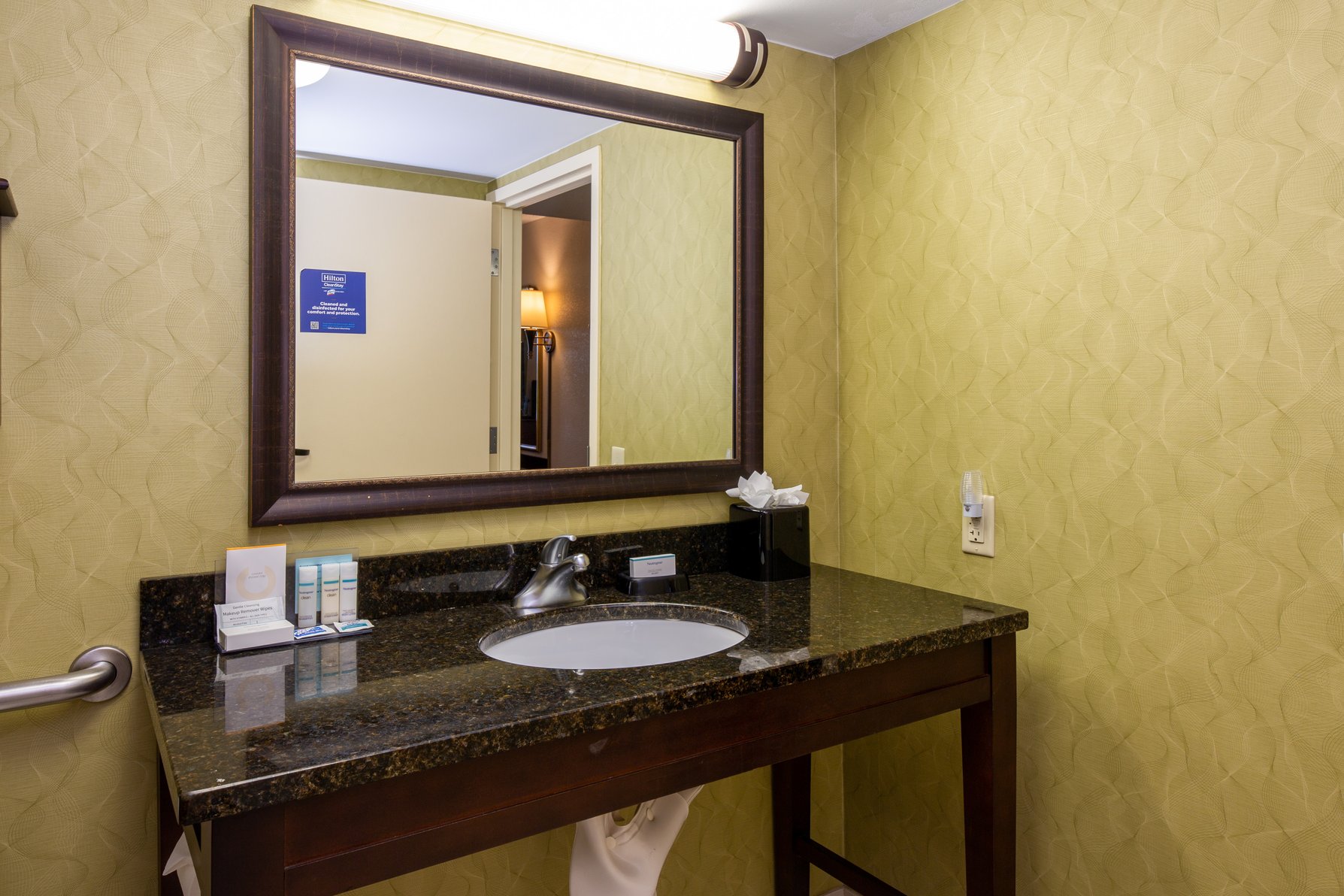 Hampton Inn Winston-Salem-I-40/Hanes Mall - Tap to explore photos
