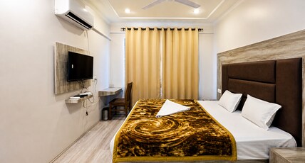 Hotel World Residences Lalchowk Srinagar Room Type - Superior Room With King Bed and free Wifi Hotel World Residences Lalchowk Srinagar Room Type - Superior Room With King Bed and free Wifi