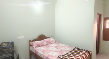 Trinetra Home Stay Room Type - Non AC Bedroom 4
