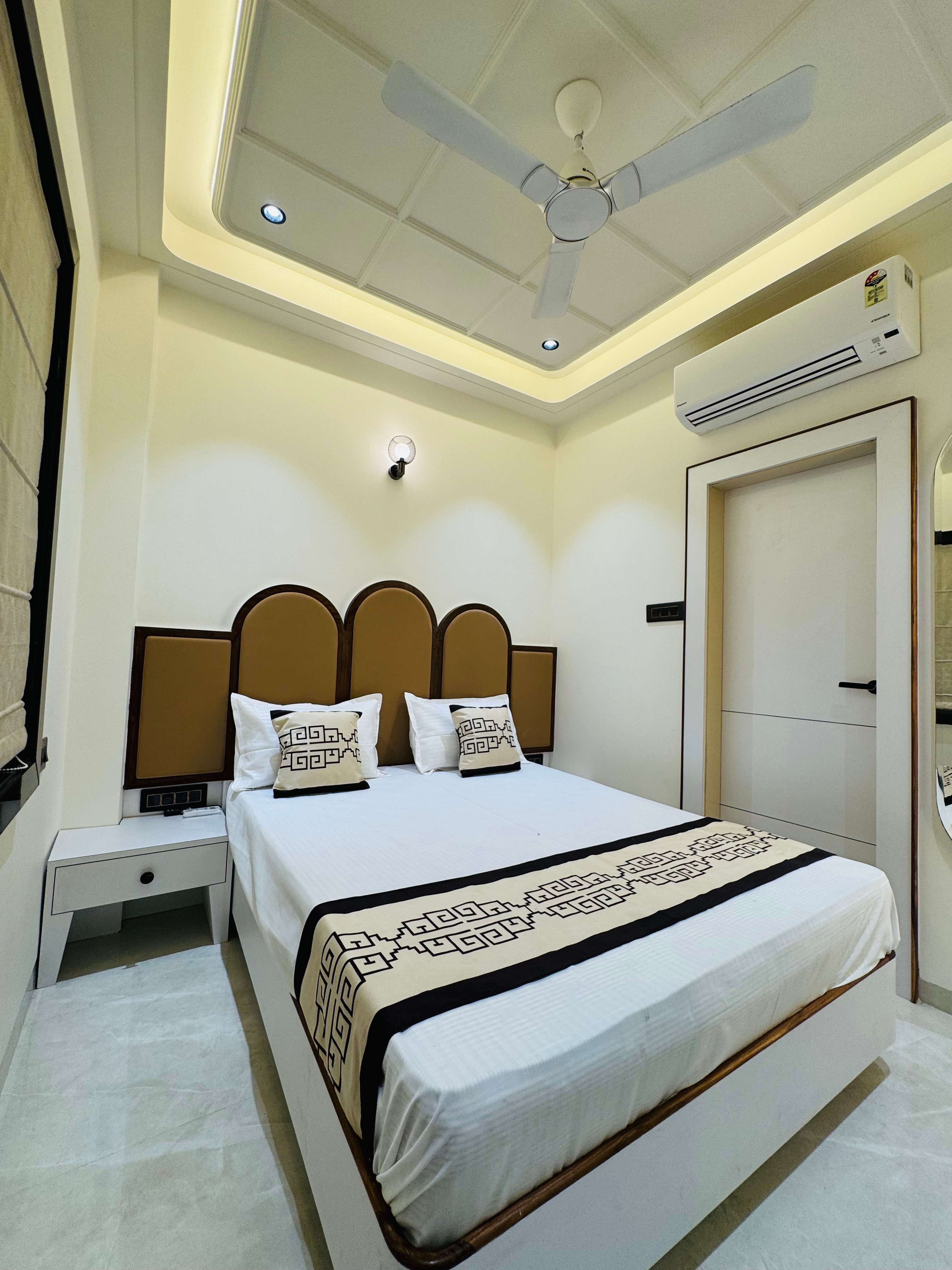Kashi Vilas Inn - Tap to explore photos