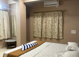 Hotel SRM Room Type - Deluxe AC Room Double Bed