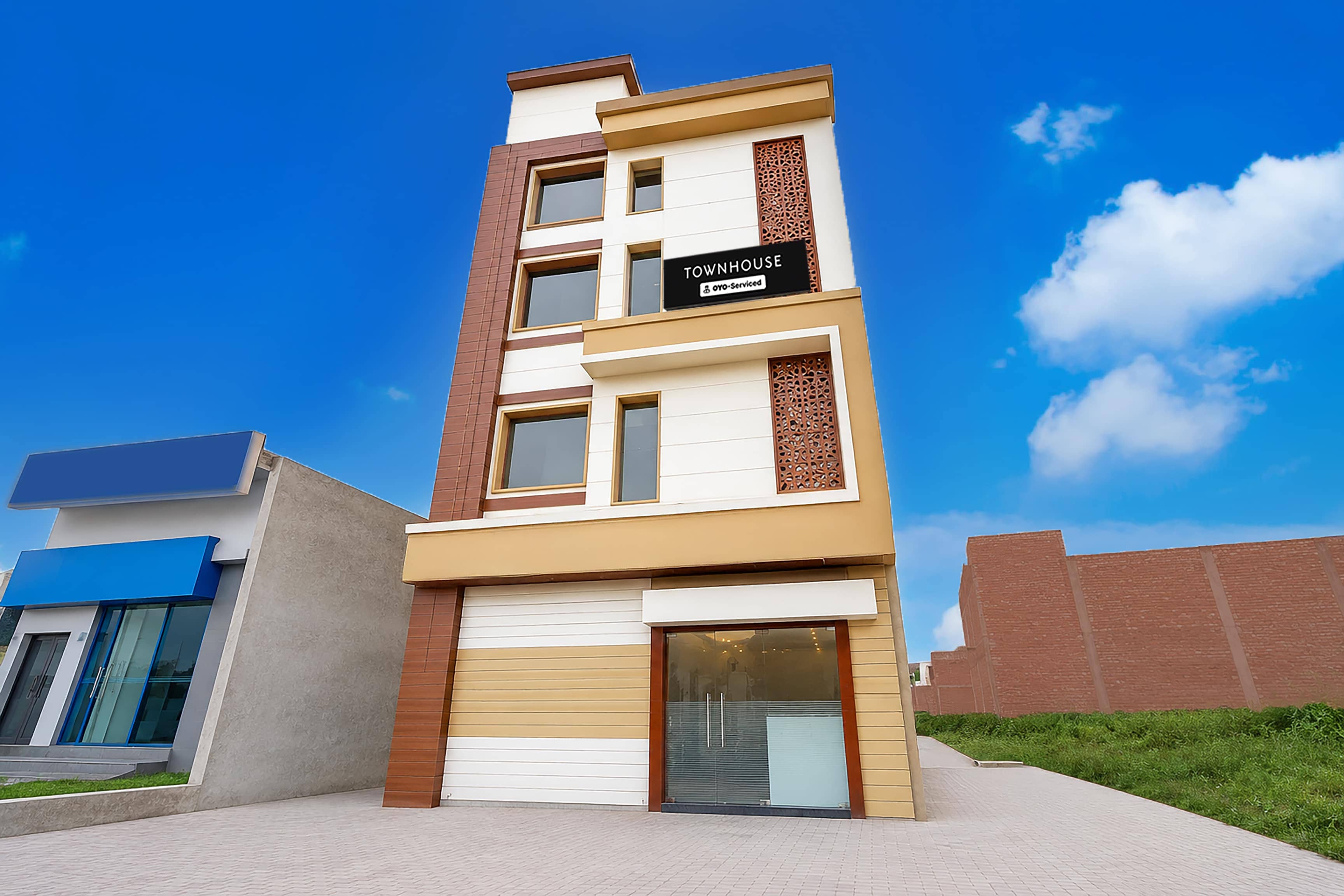 Townhouse Kurukshetra University Formerly Hotel Sr Grand - Tap to explore photos