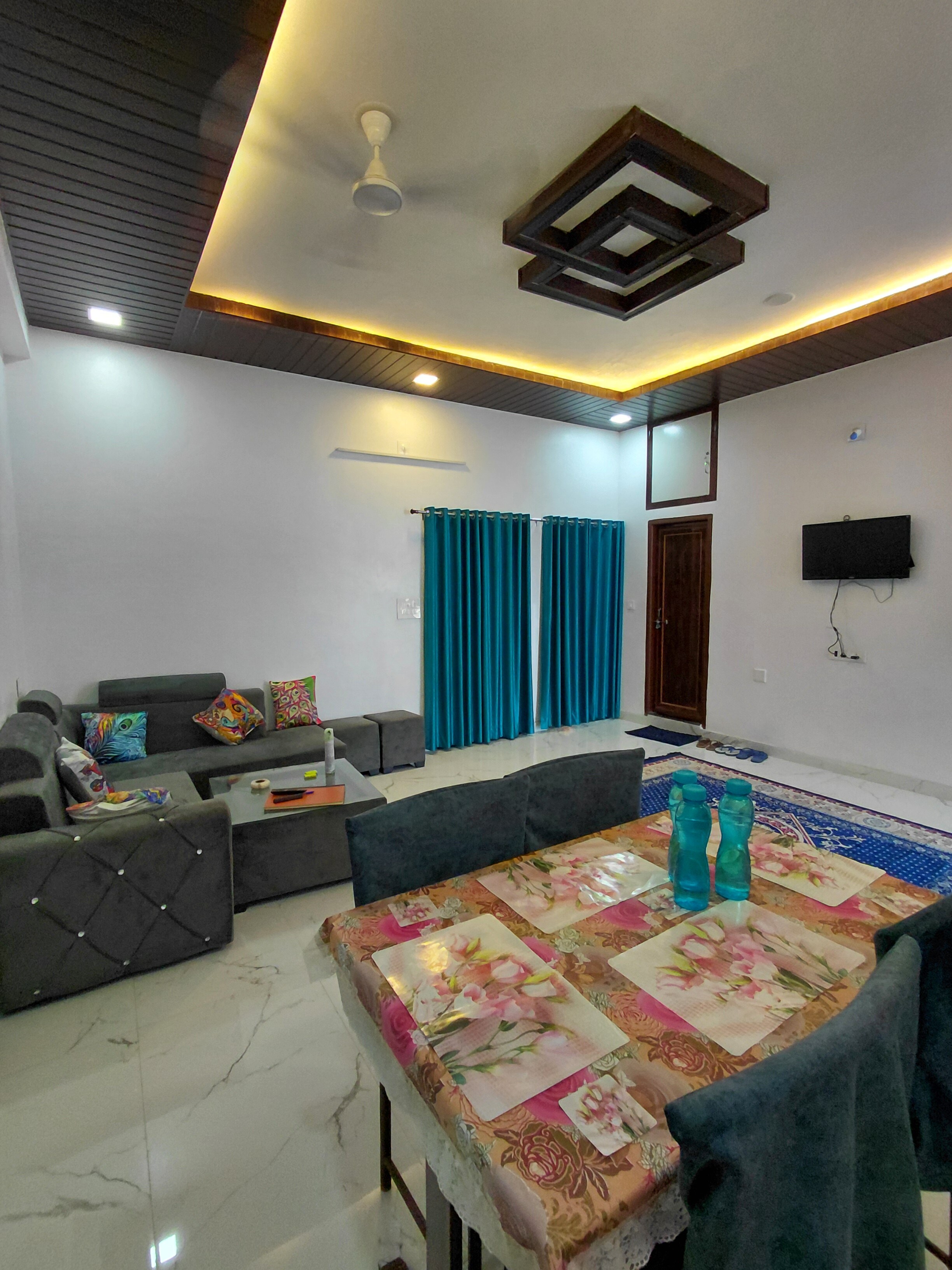 Paras villa - Tap to explore photos