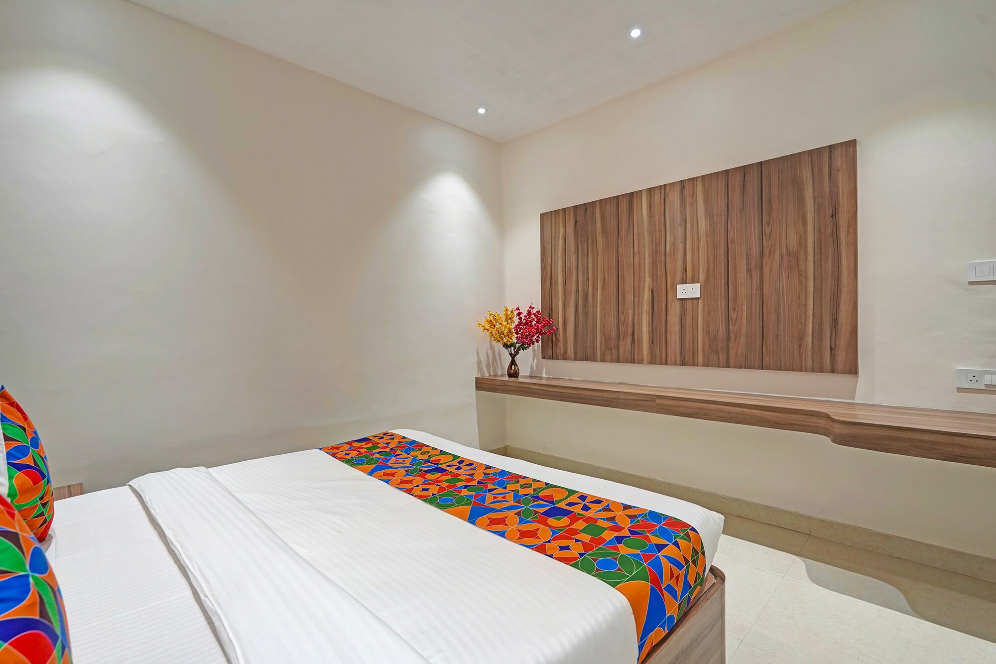 FabHotel Swaraj - Nr. Sankat Mochan Temple - Tap to explore photos